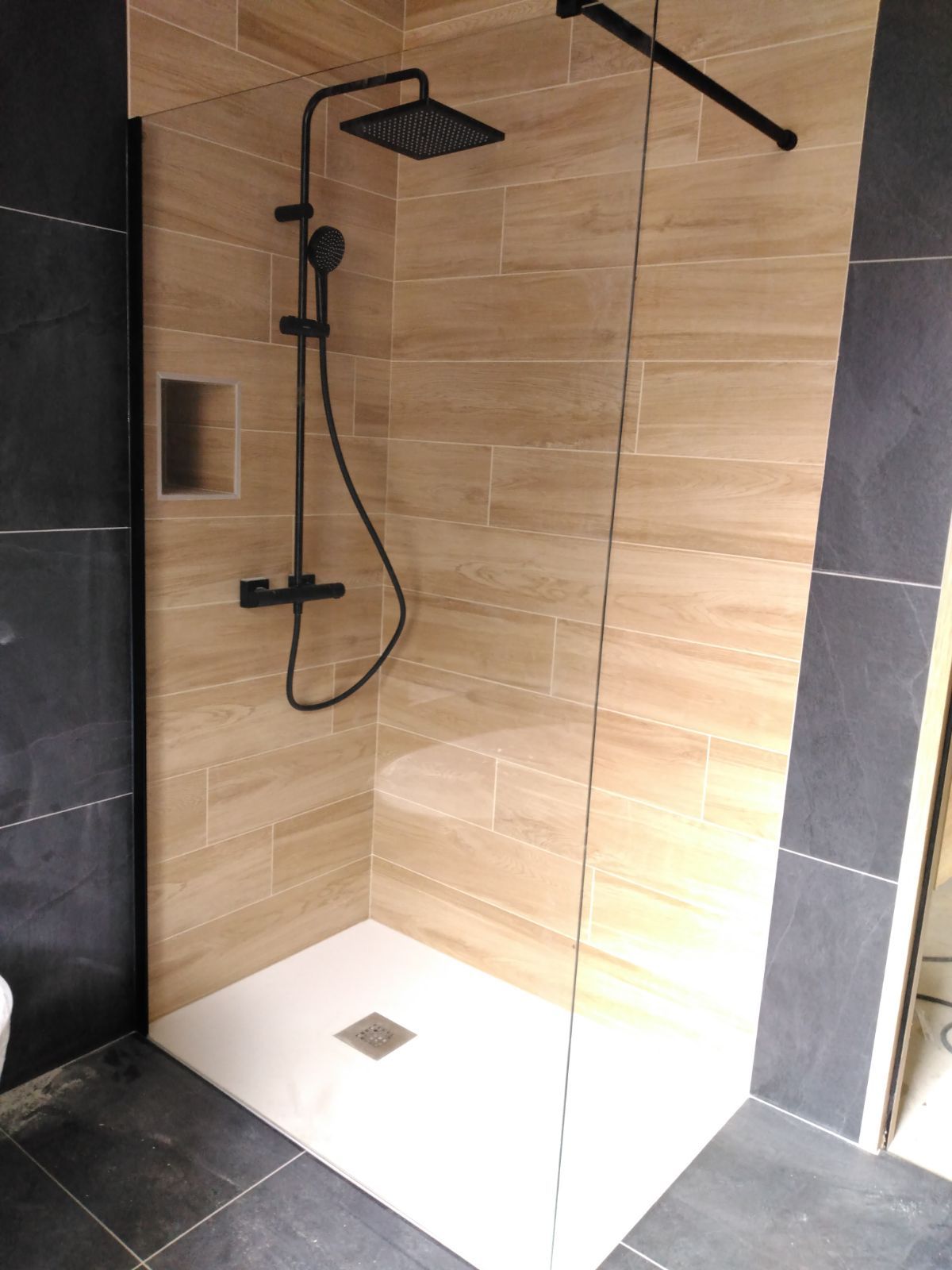 Une douche à l'italienne rénovée.