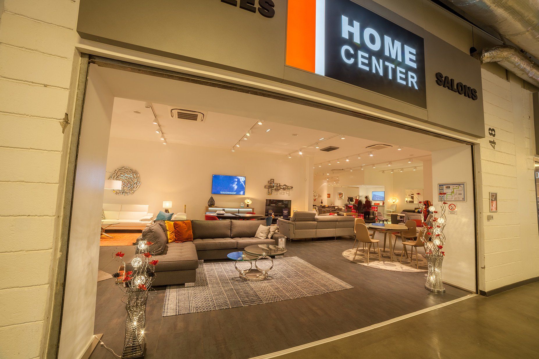 Photo de la grande entrée du magasin Home Center