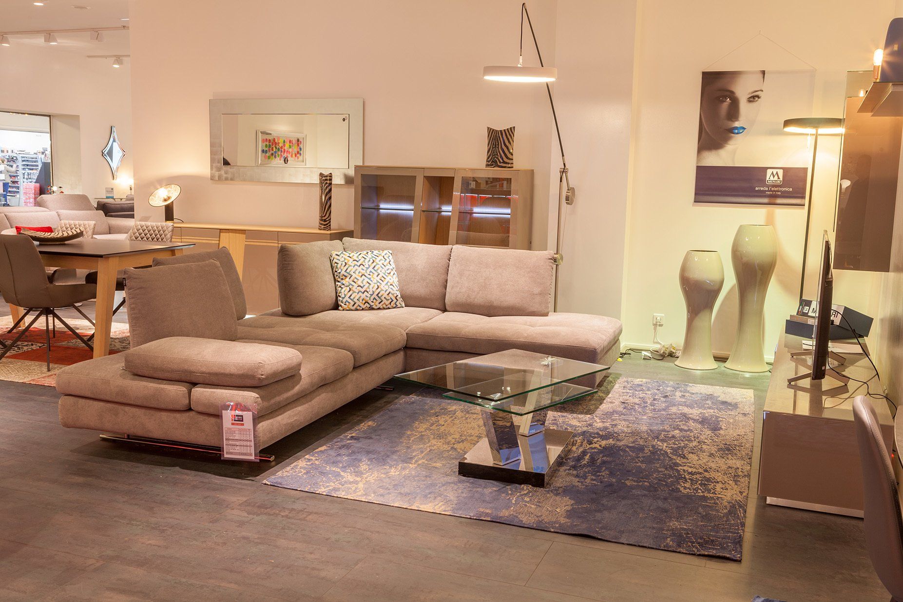 Canapé d'angle avec table basse en verre