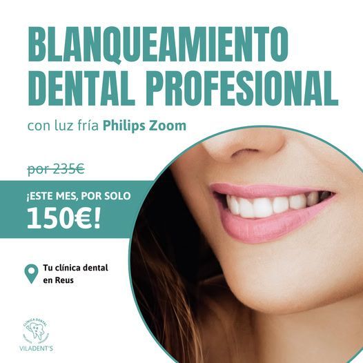La sonrisa de una mujer está en un cartel que dice