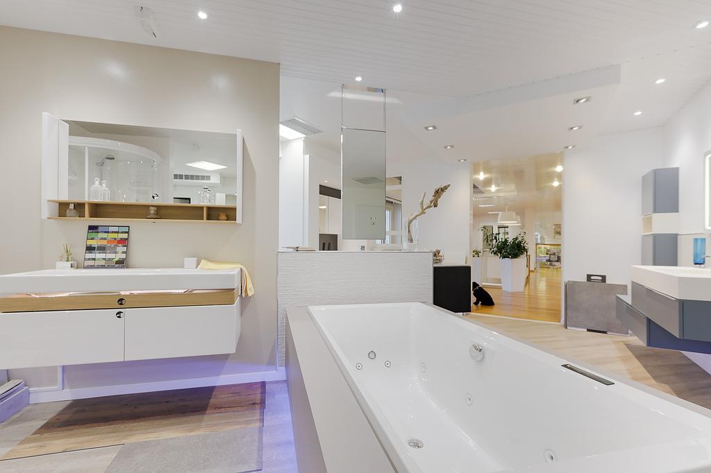 Pièce avec bain balnéo