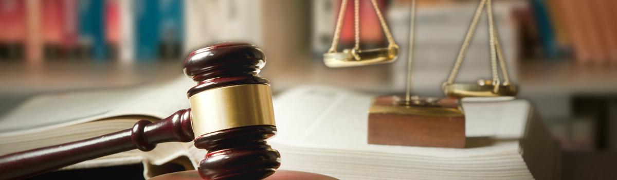 Un maillet en bois d'avocat