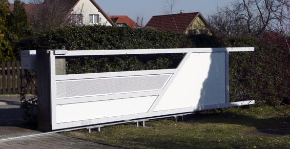 Portail acier coulissant