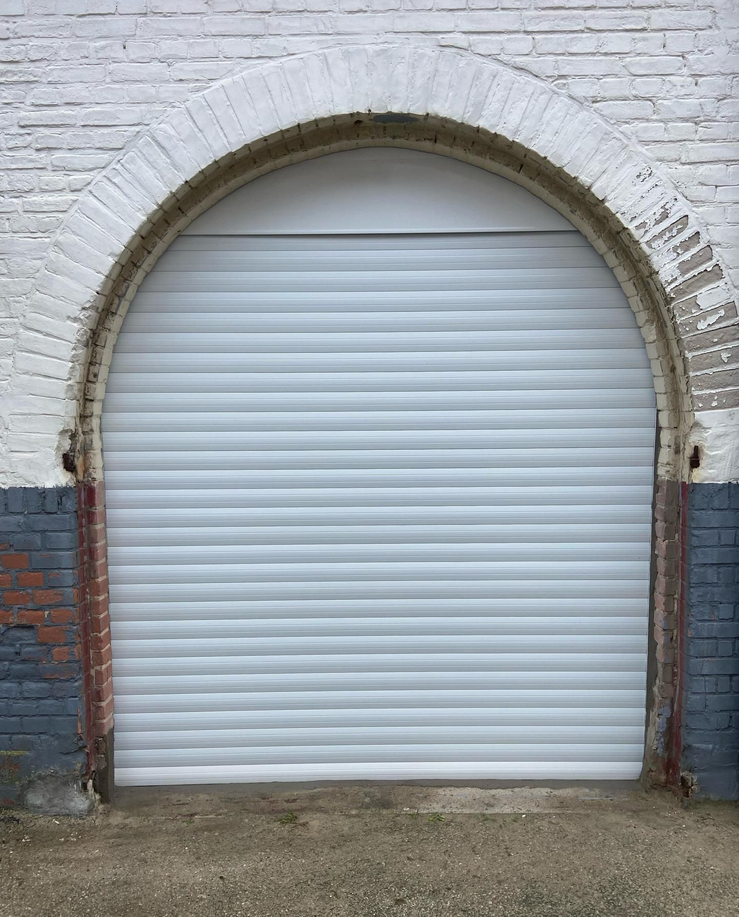 Une porte de garage arrondie