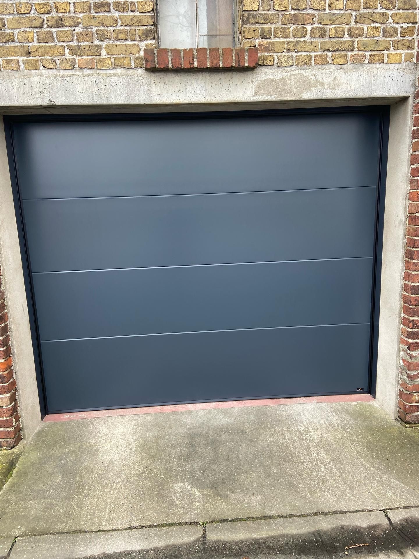 Une porte de garage neuve