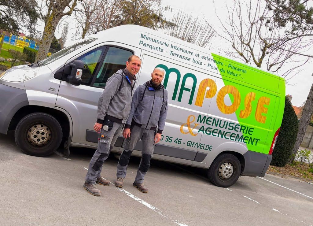 Les deux patrons de l'entreprise MaPose