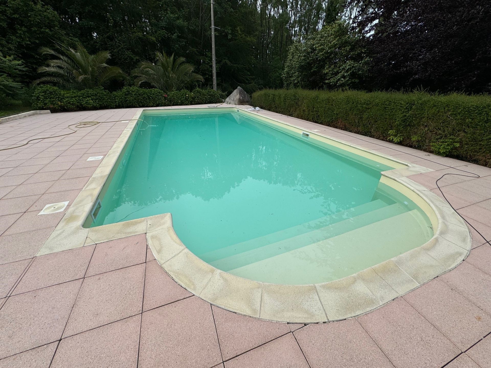 Rénovation d'une piscine creusée - après