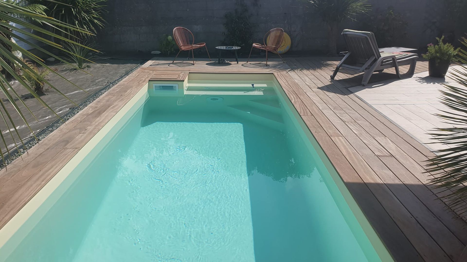 Terrase en teck avec piscine