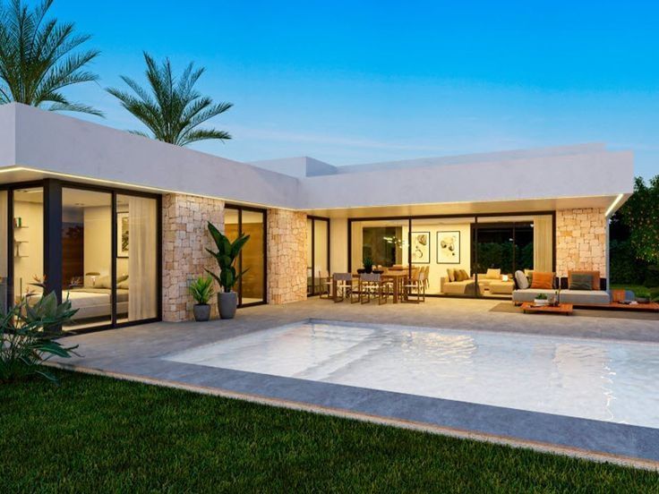 Exterior de casa moderna con piscina, muebles de patio y palmeras bajo un cielo azul.
