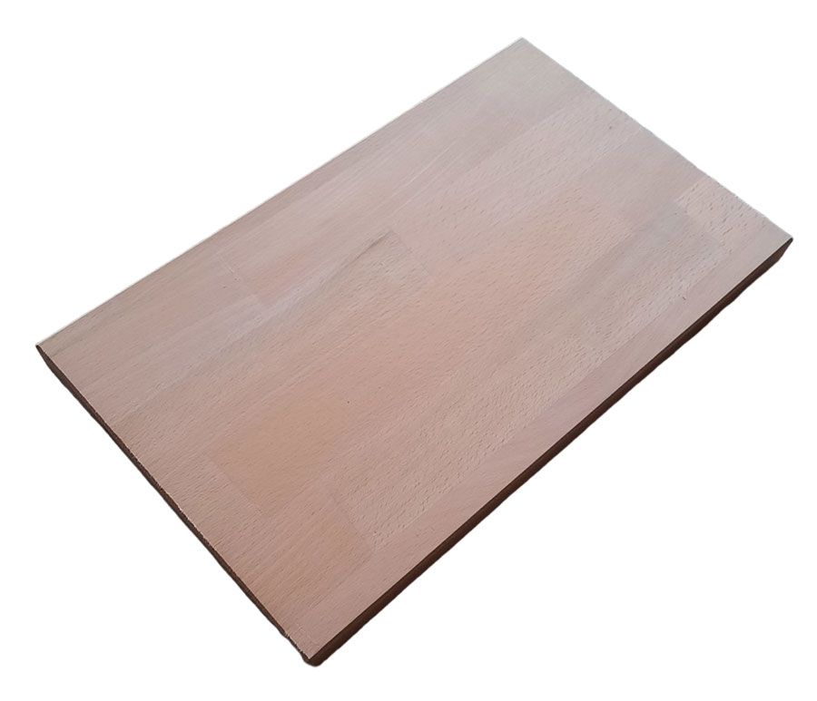 Rechteckiges Holzbrett, hellbraun mit sichtbarer Maserung.