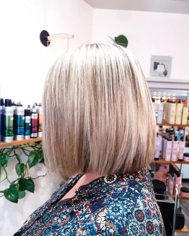 coupe au carré blonde