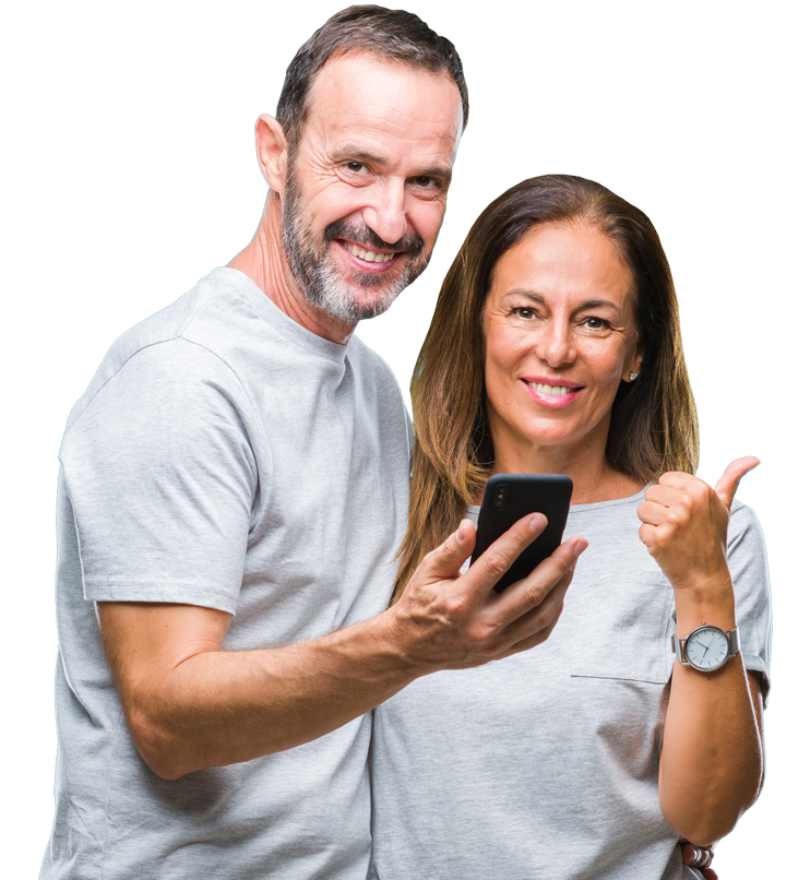 Homme et femme souriants