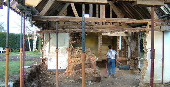 De_molition et e_taiement