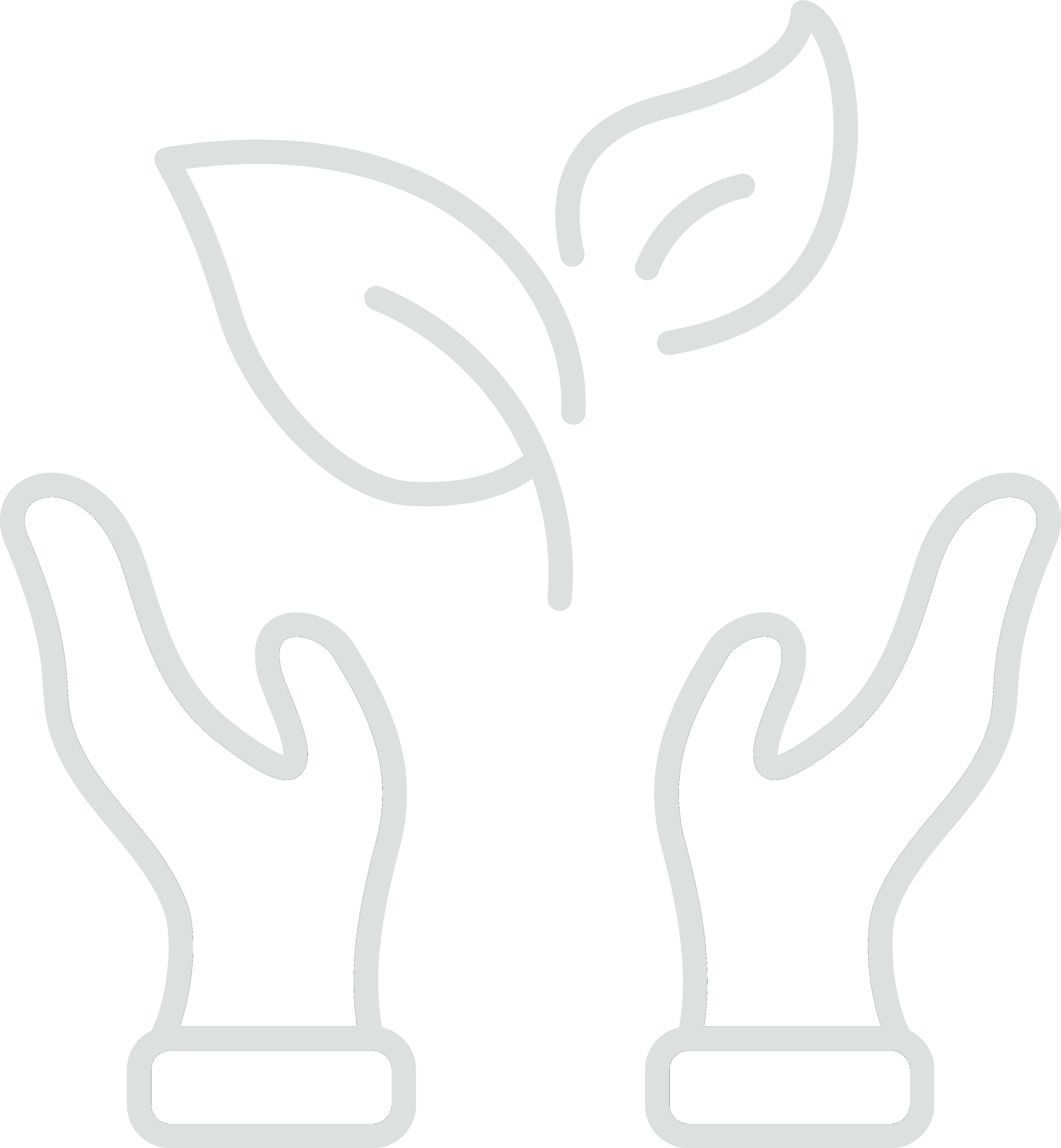 Deux mains tenant des feuilles d'arbre.