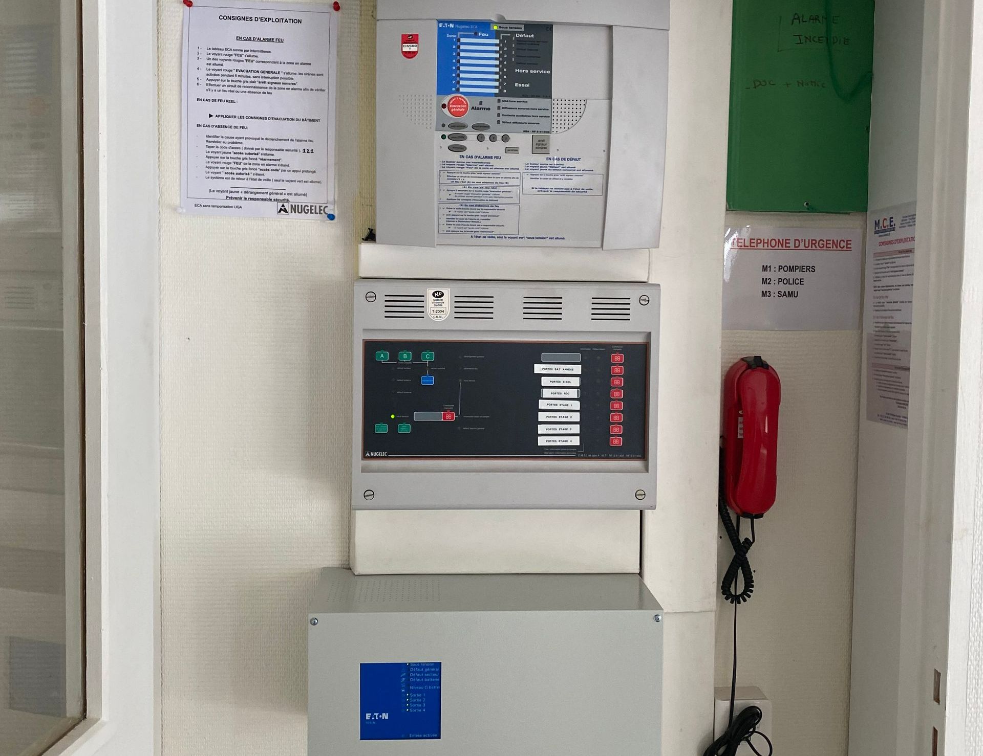 Un grand bâtiment en pleine rénovation électrique