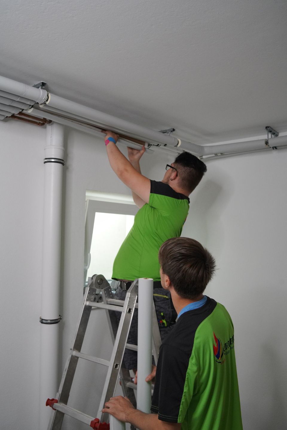 Installation von Heizungsrohren