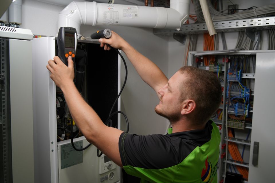 Überprüfung von Heizungstechnik