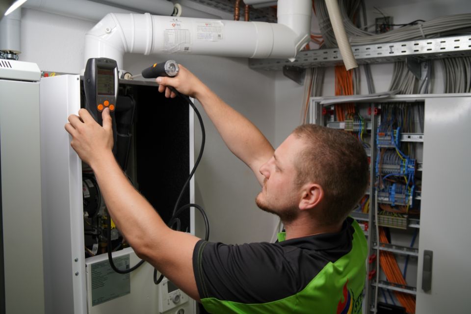 Wartung und Überprüfung von Heizungstechnik
