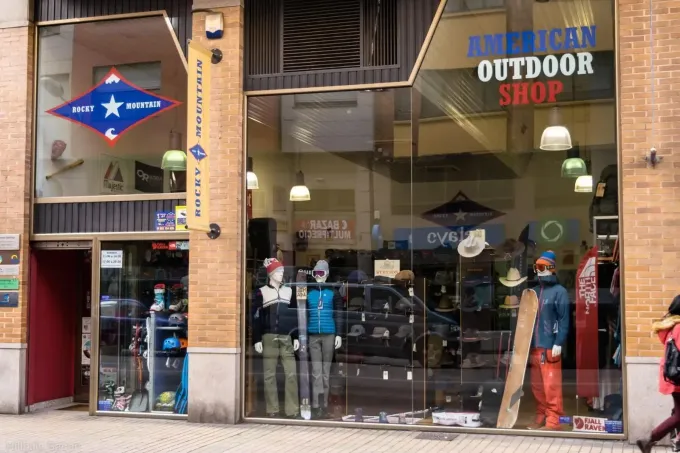 Fachada de una tienda Rocky Mountain
