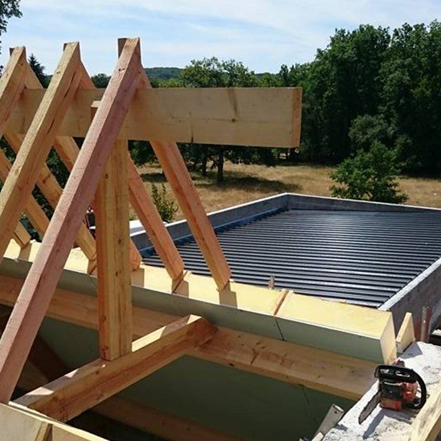 Pose d'une nouvelle charpente en cours