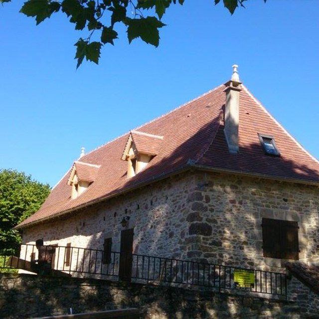 Bâtisse rénovée ensoleillée