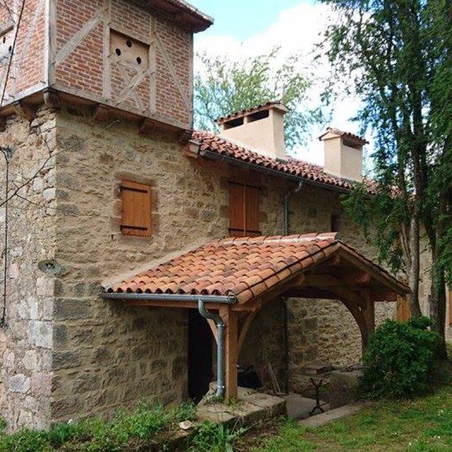 Façade de bâtisse atypique