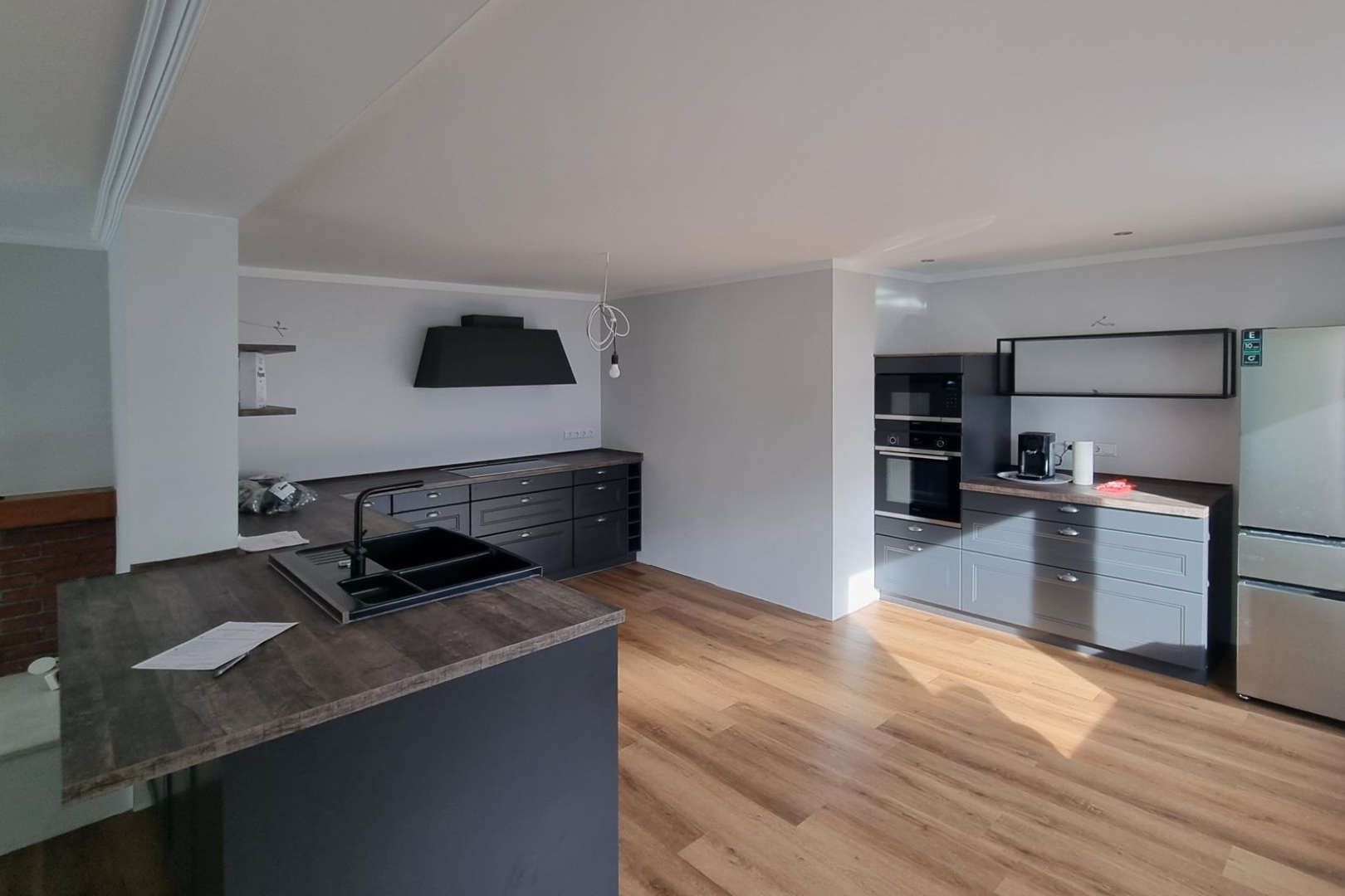 Renovierung einer modernen Küchenzeile