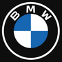 Logo BMW : quadrants bleus et blancs dans un anneau blanc, fond noir. « BMW » en blanc.