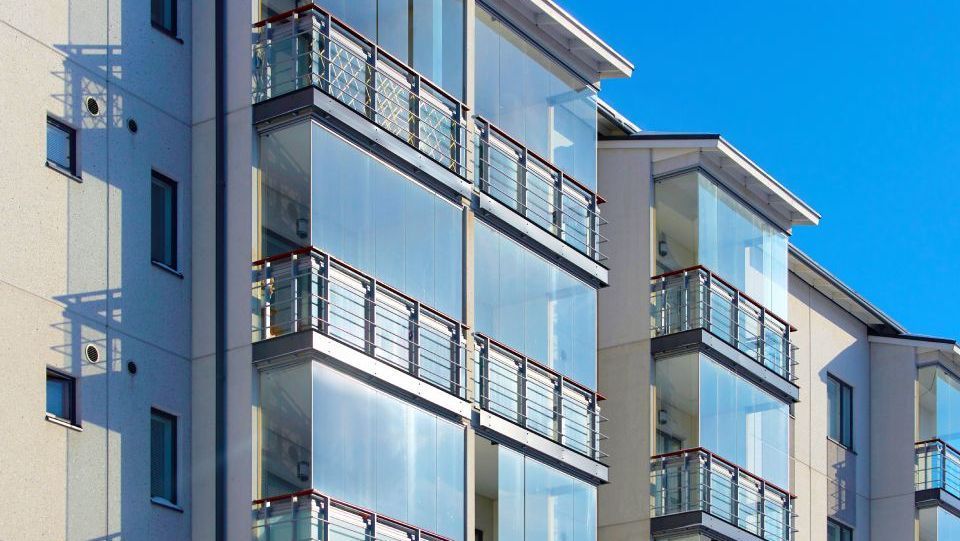 Kerrostalon julkisivu