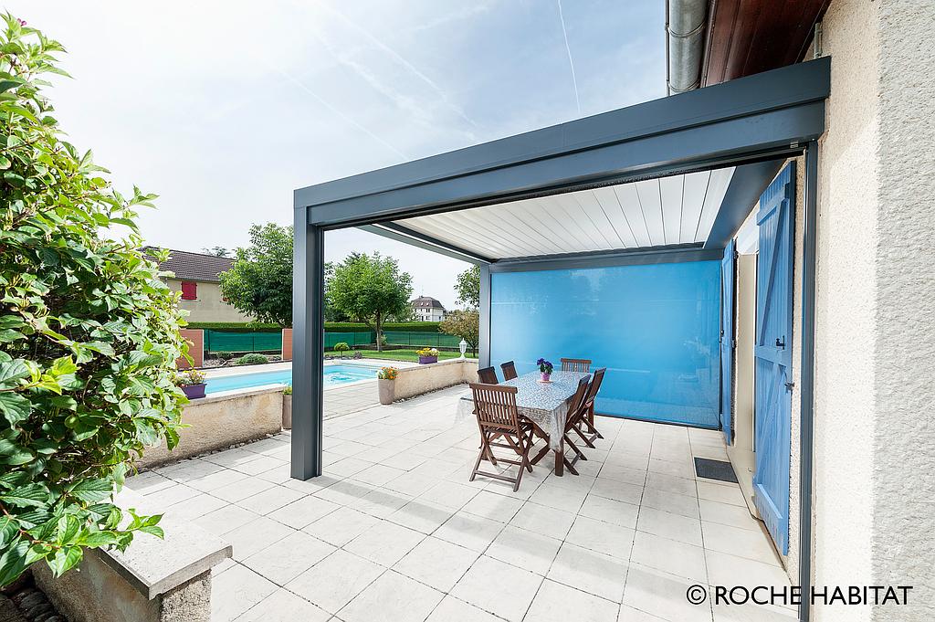 Pergola vitrée avec masque occultant