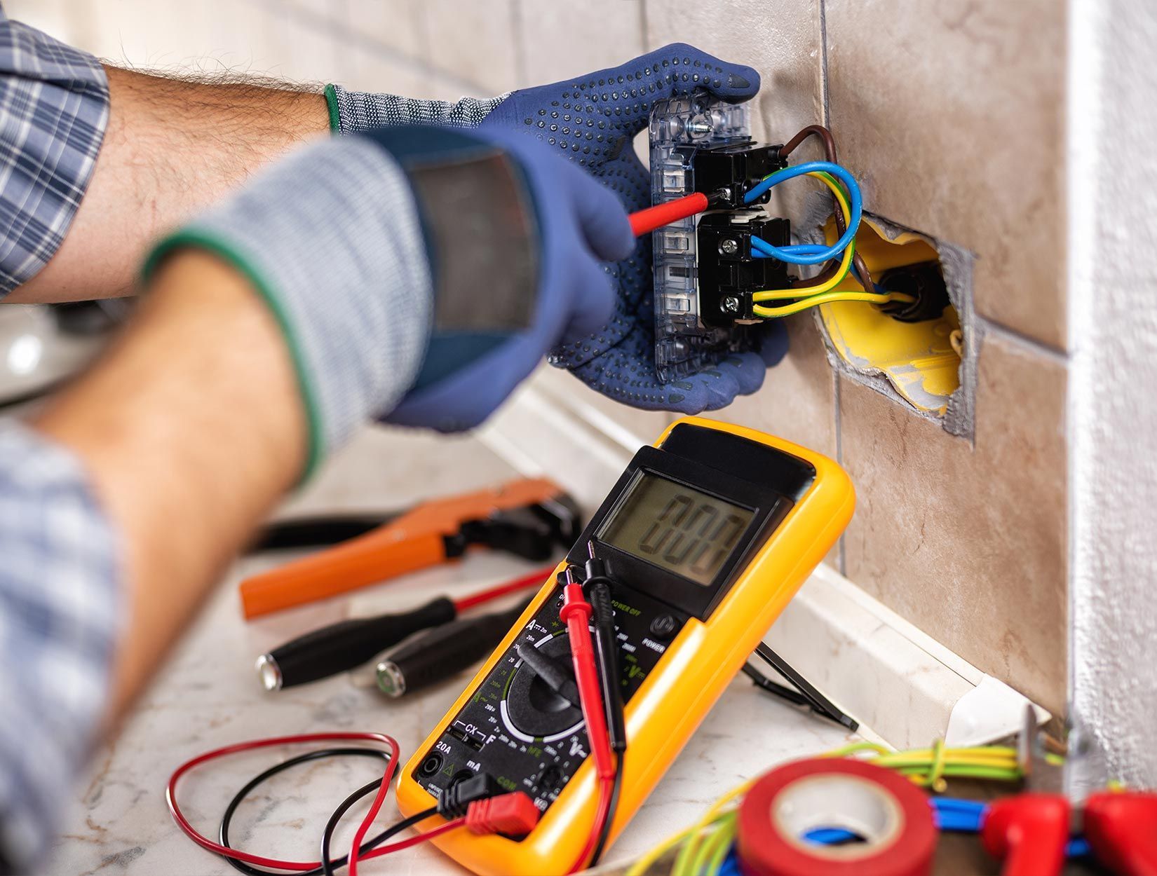 Travaux de rénovation électrique réalisés par un professionnel 