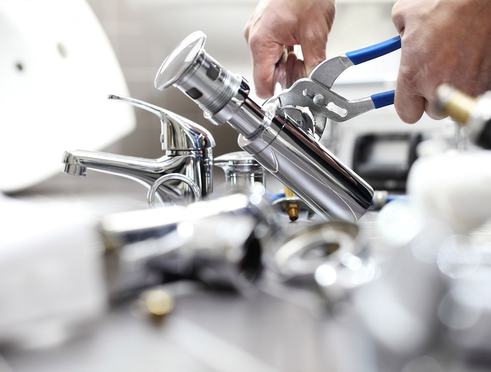 Robinetterie en inox fixé par un plombier