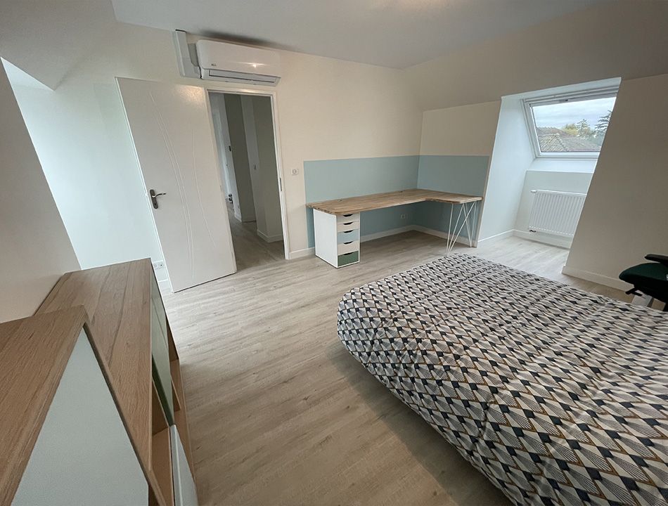 Chambre comportant un meuble design sur-mesure