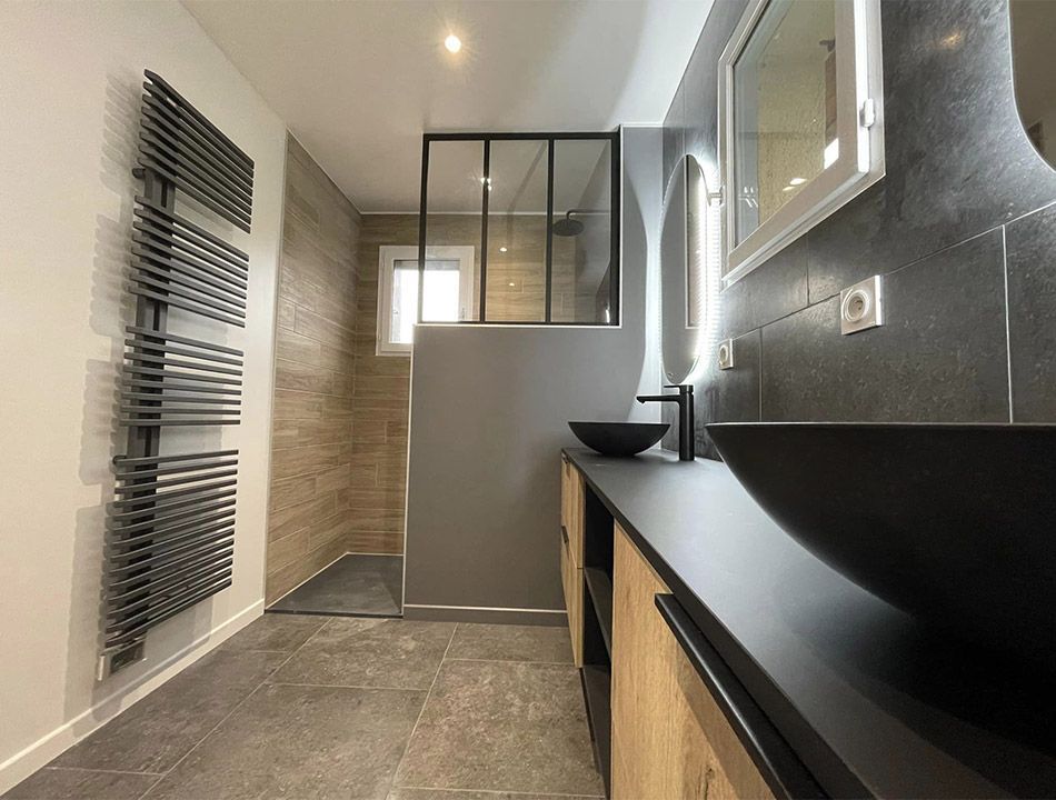 Cuisine comportant des meubles sur-mesure