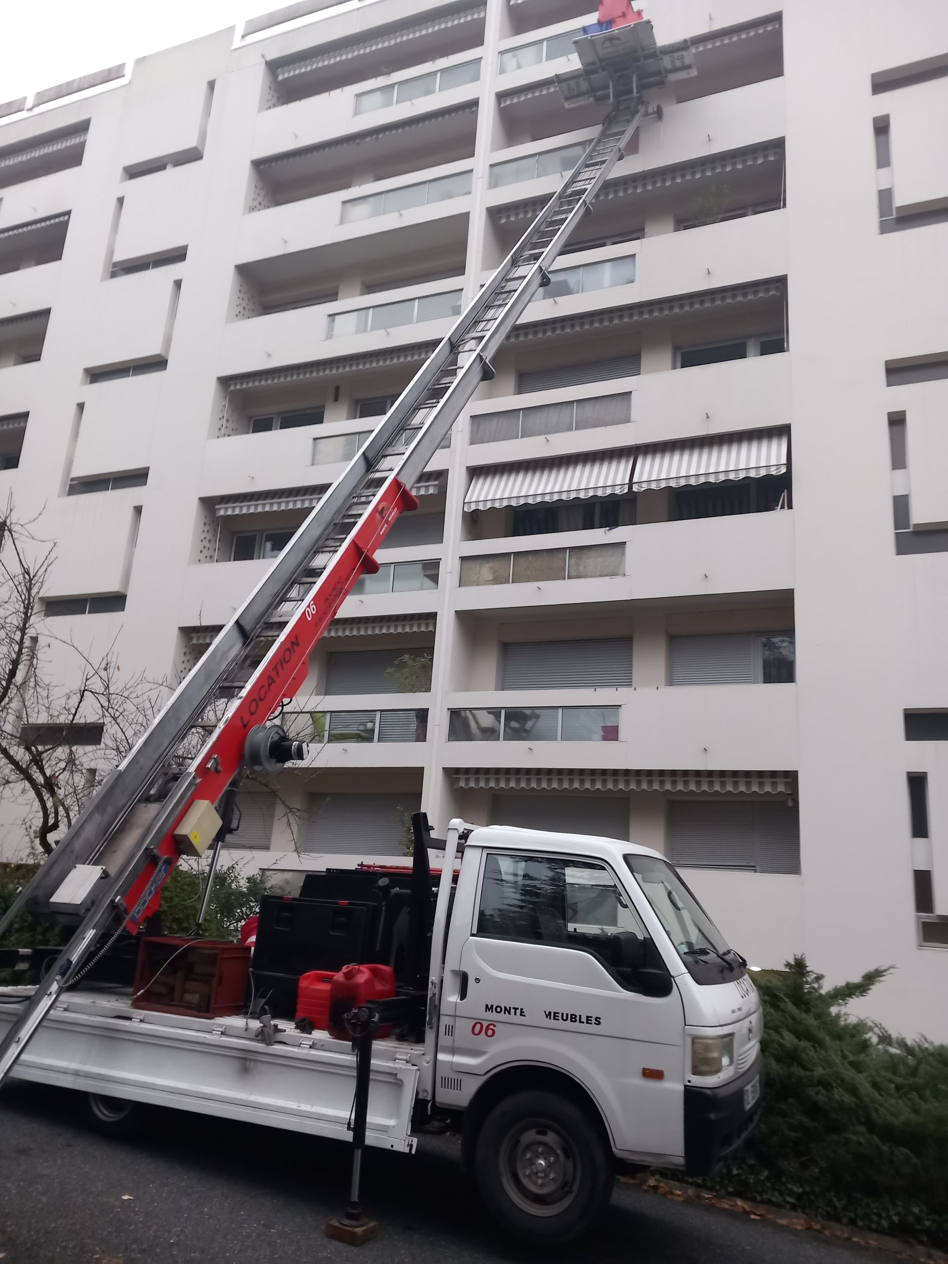 Camion nacelle pour déménagement