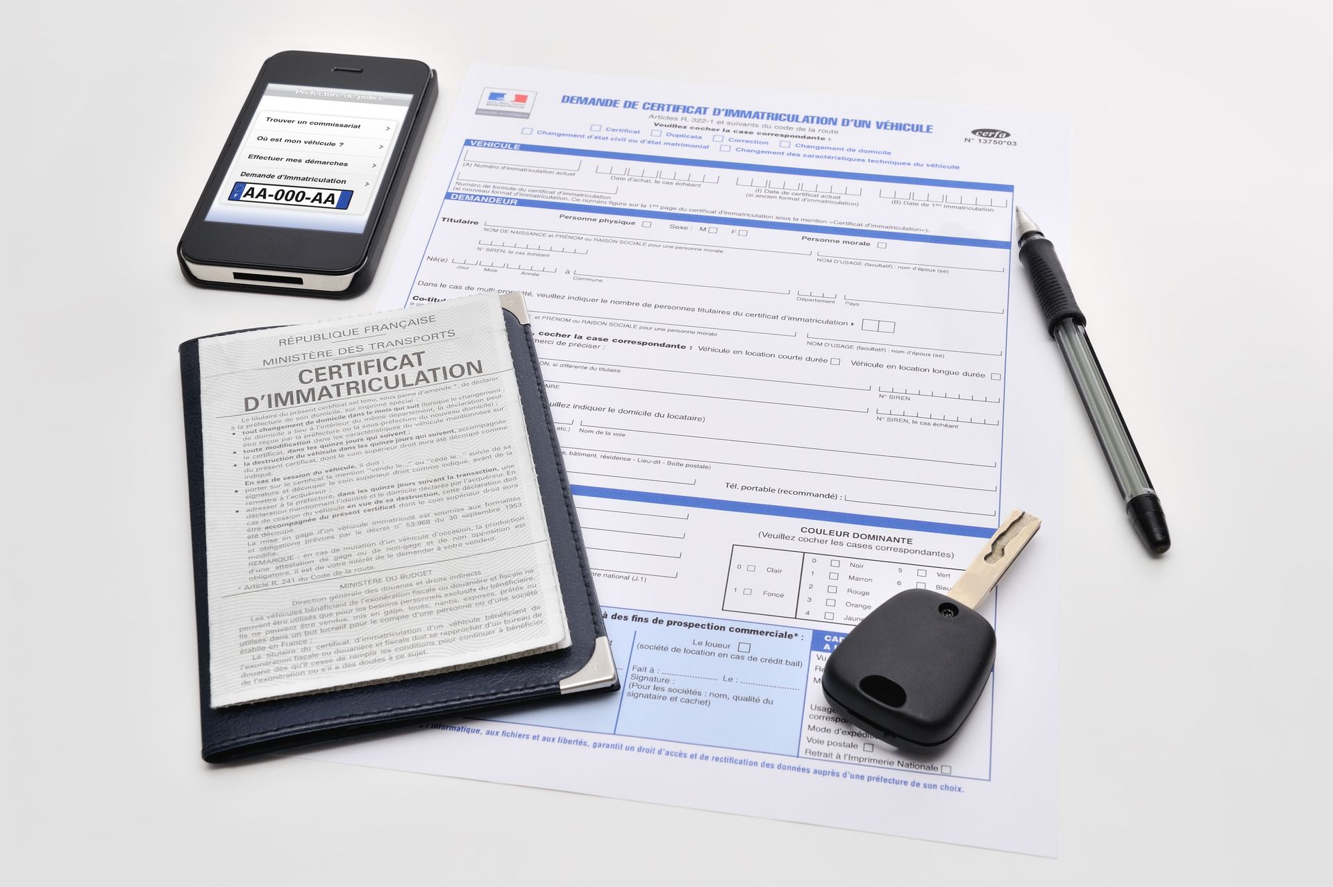 Documents administratifs, clé et carte grise