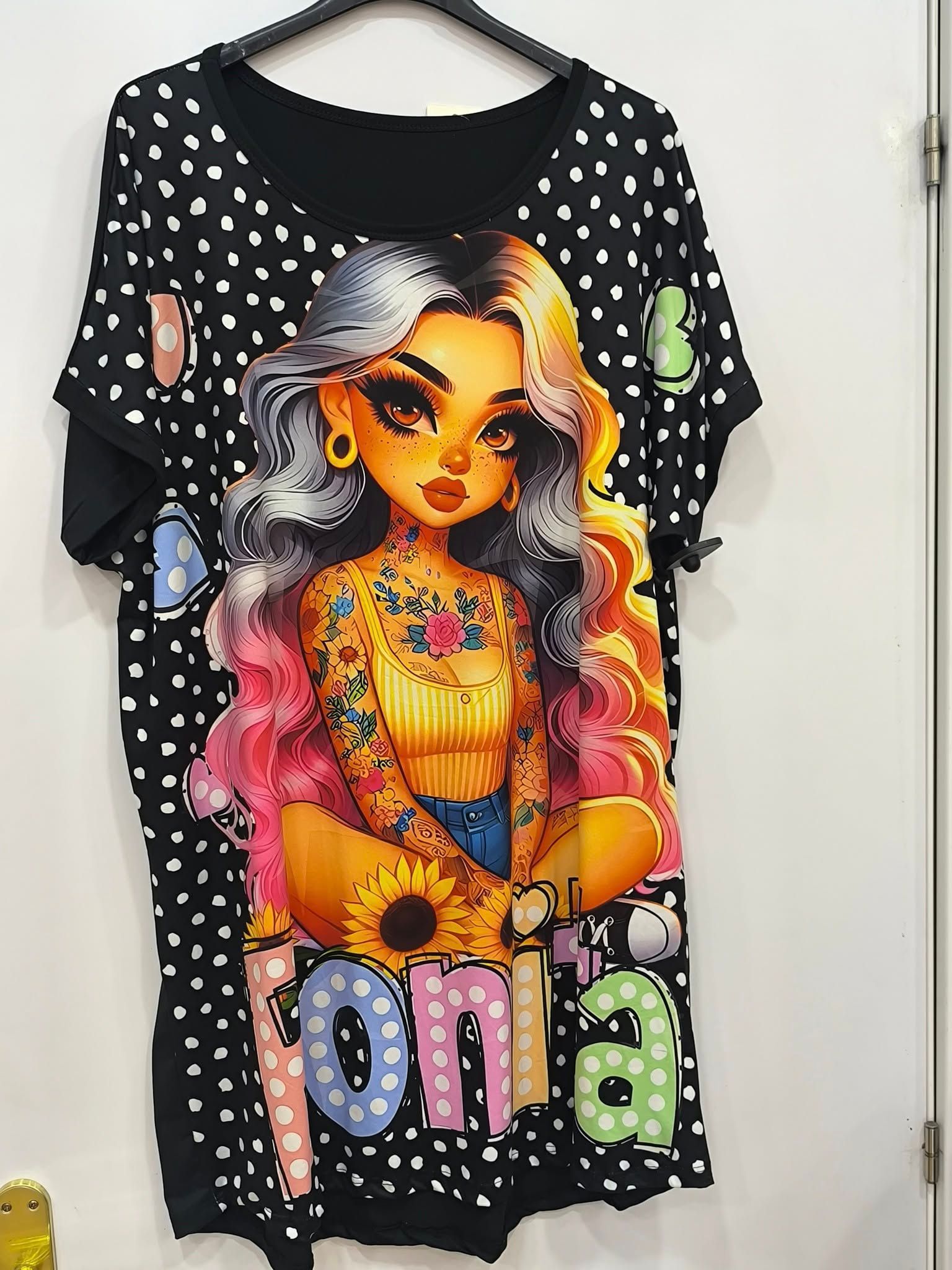 Una camiseta con la imagen de una niña y la palabra tonia.