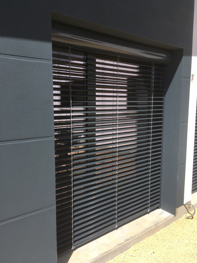 Brise-soleil sur une baie vitrée