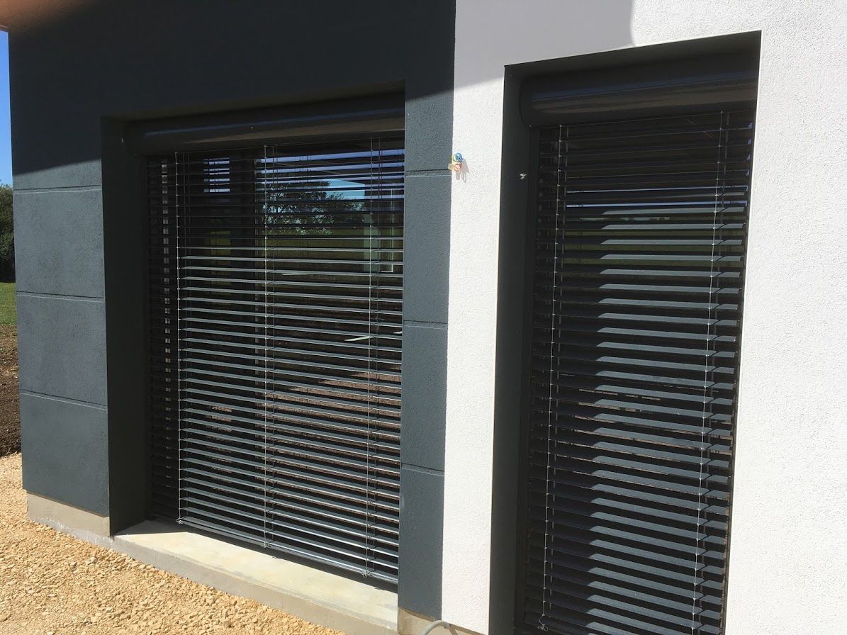 Brise soleil noir.
