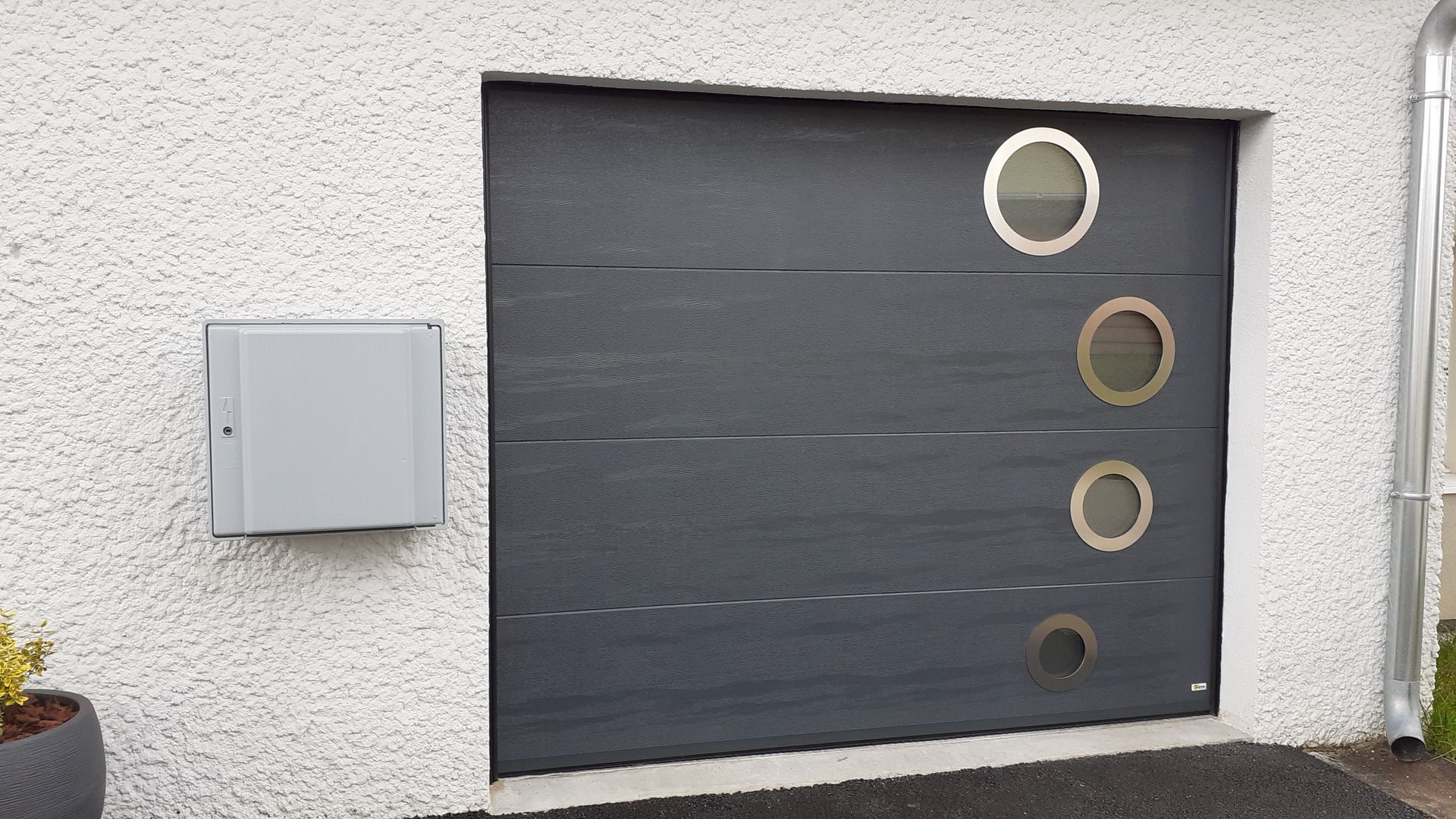 Porte de garage avec décor bulles