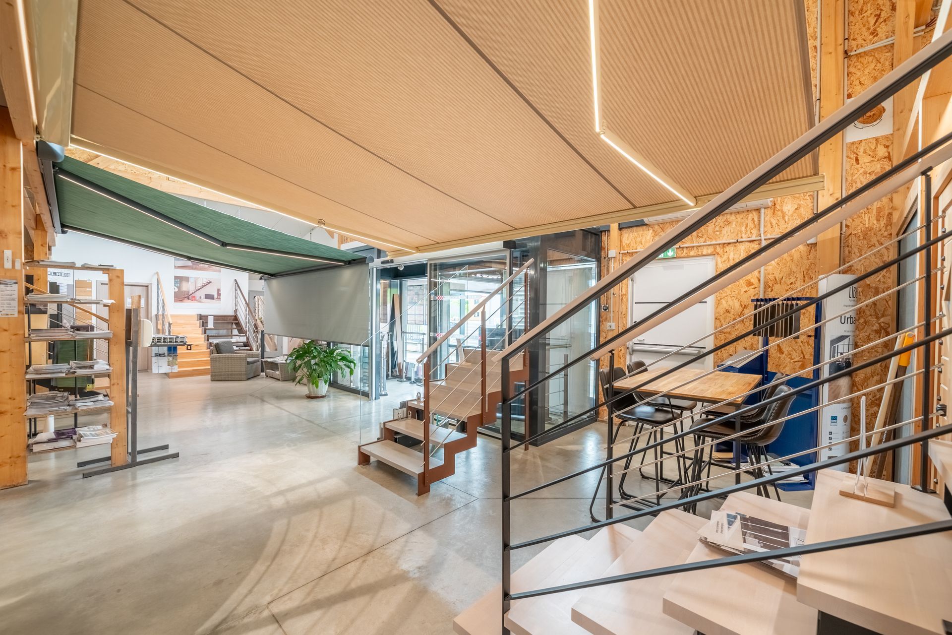 Store banne blanc ouvert