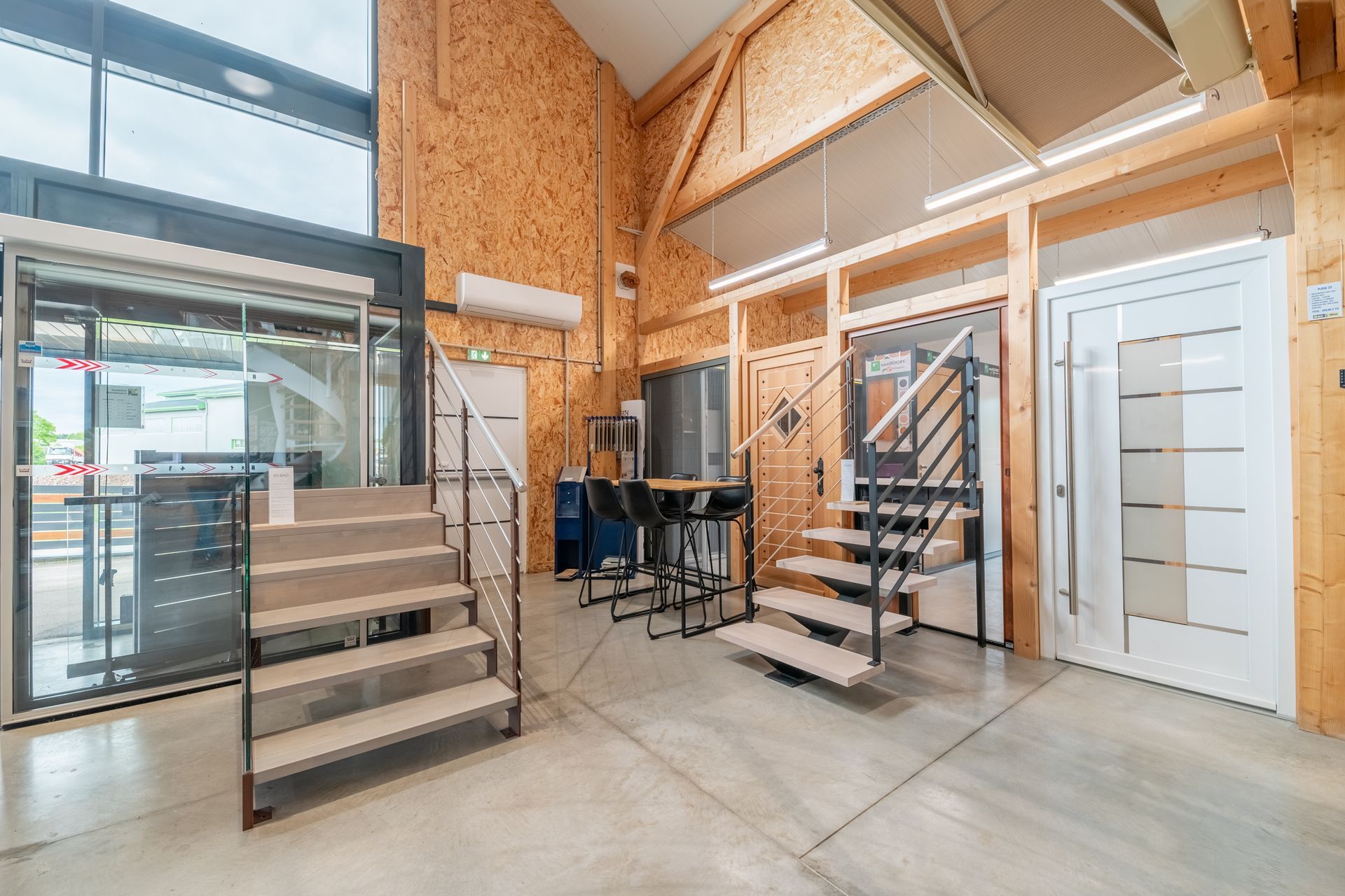 Deux escaliers intérieurs