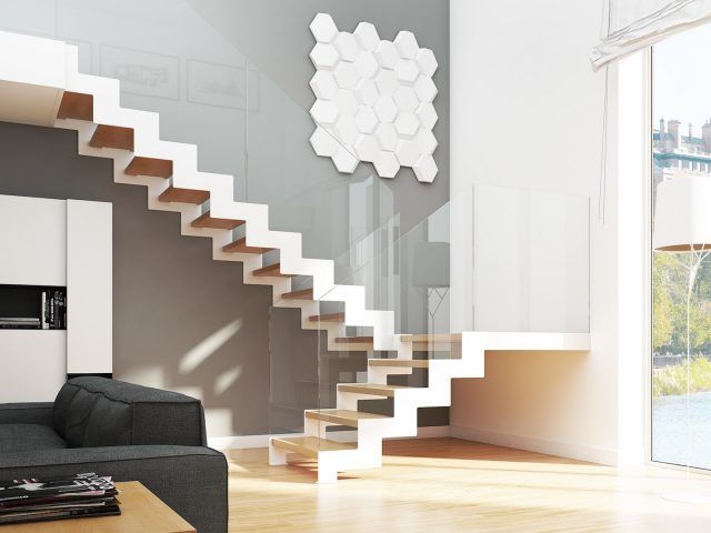 Escalier devant mur turquoise