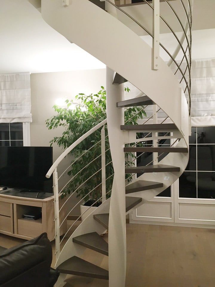 Escalier hélicoïdal blanc