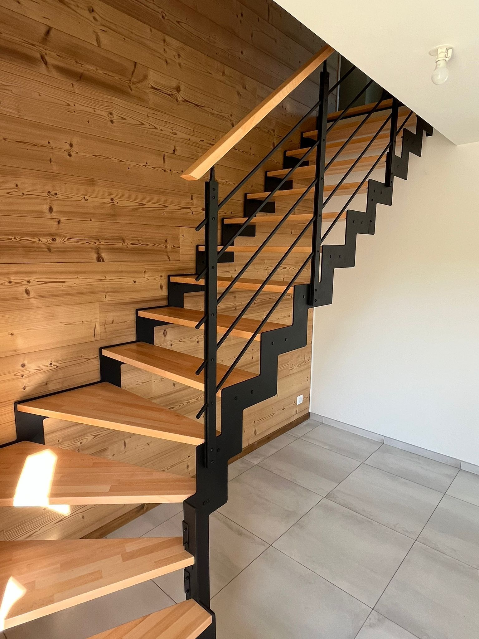 Escaliers en bois à poutre centrale