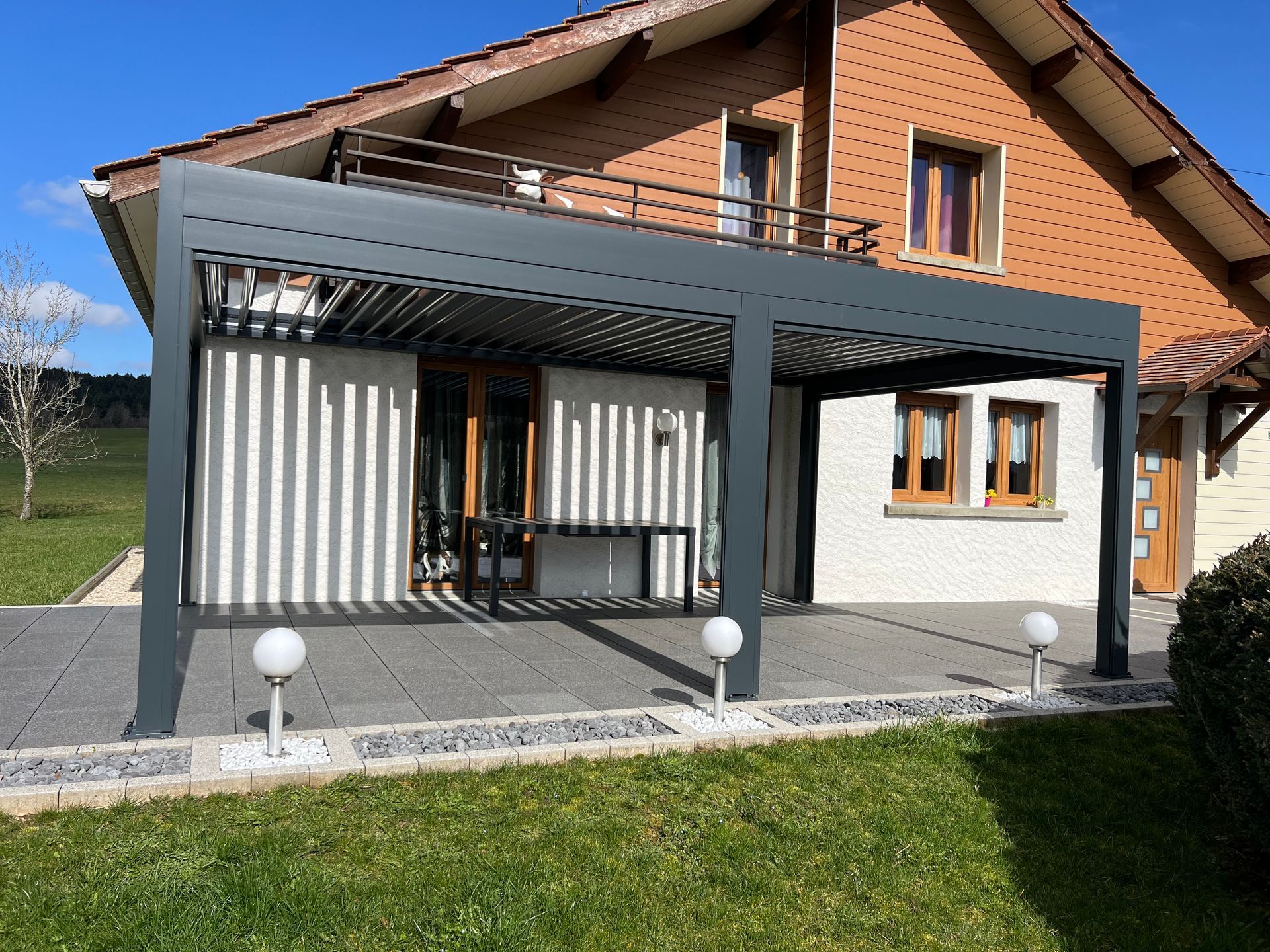 Pergola grise anthracite.