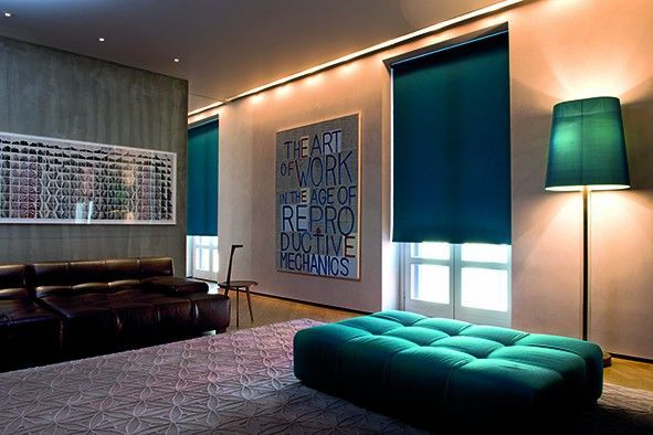 Store optima baissé dans un salon