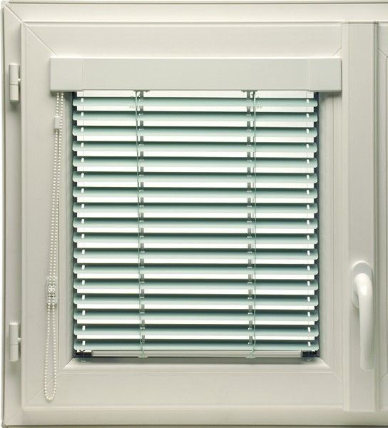 Petit store vénitien fermé