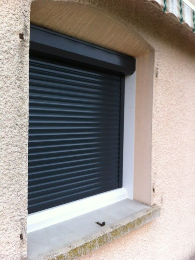 Volet roulant noir