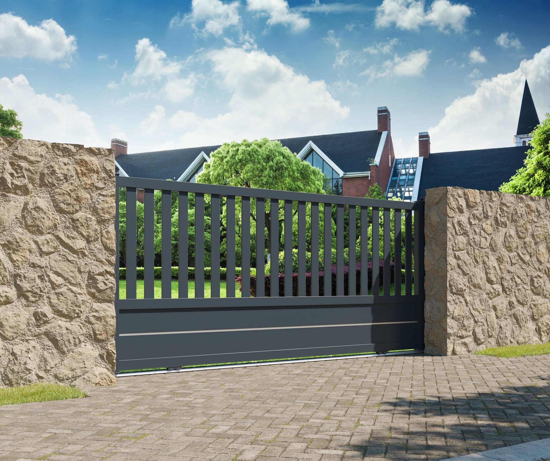 Portail coulissant Cantal un jour de beau temps